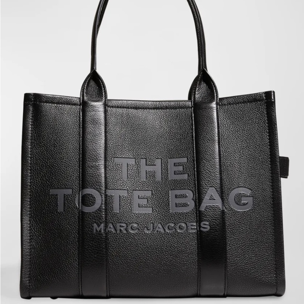 Marc Jacobs
The Leather Large Tote Bag